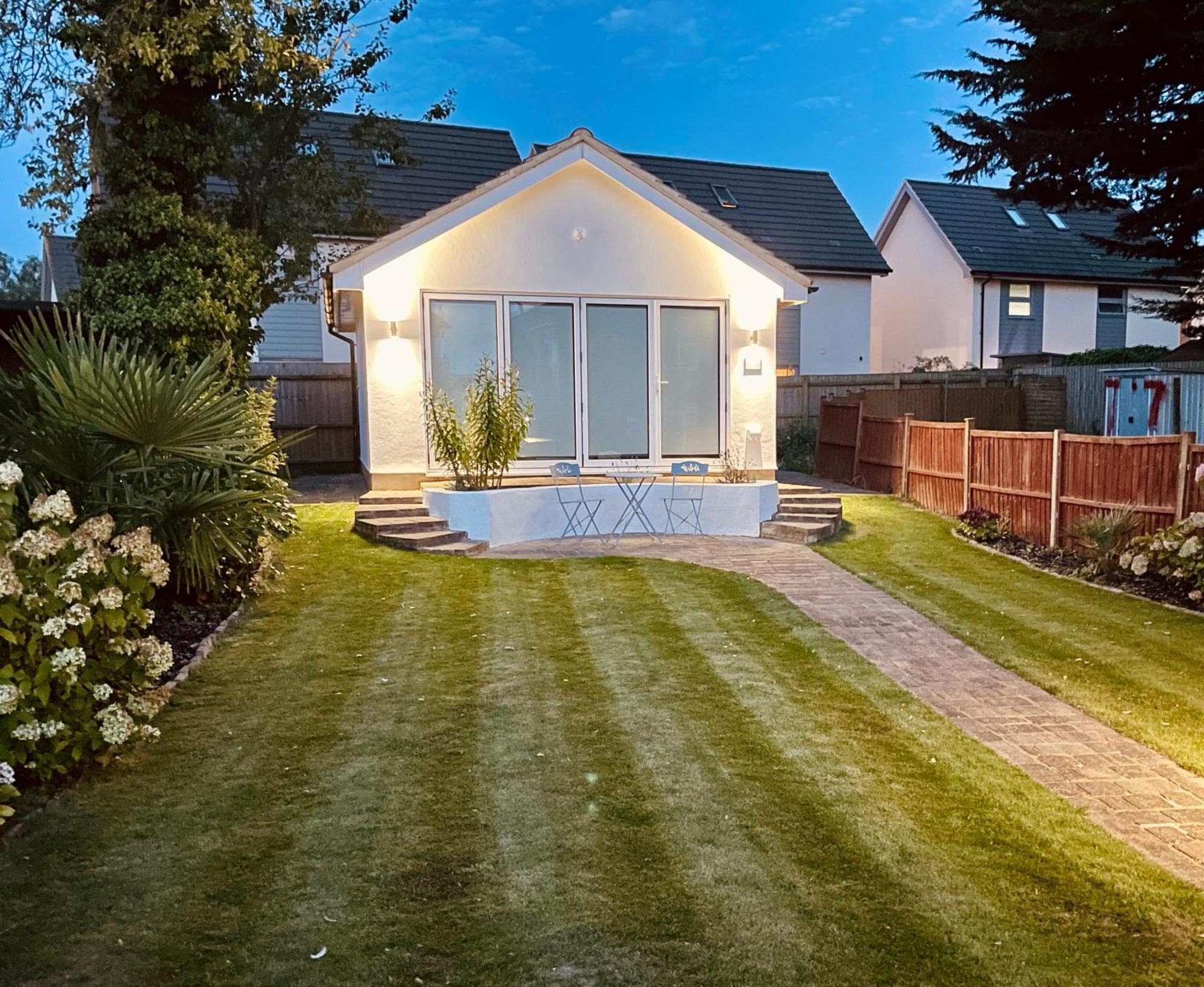 The Summer House - Free Onsite Parking CBG Exteriér fotografie